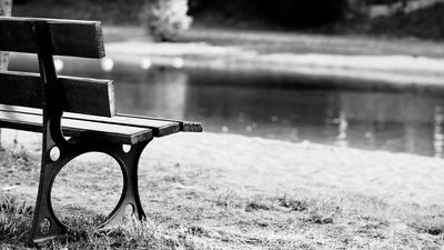 Un banc vide pour représenter l'absence