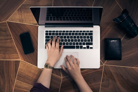 Une ordinateur pour regarder les vidéos de démonstration de Soba LMS